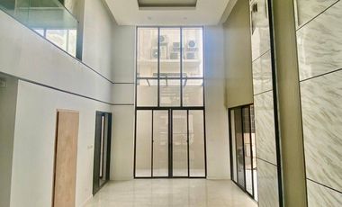 For sale 3 bedrooms townhouse in Yan Nawa, Bangkok