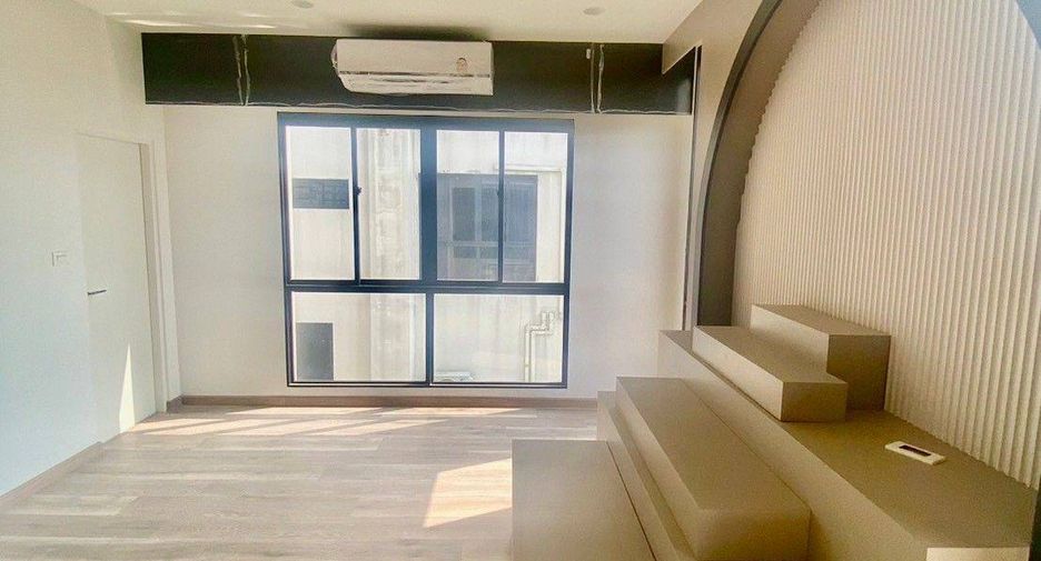 For sale 3 bedrooms townhouse in Yan Nawa, Bangkok