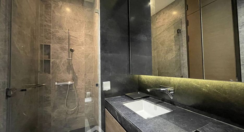 For rent and for sale 2 bedrooms condo in Pathum Wan, Bangkok