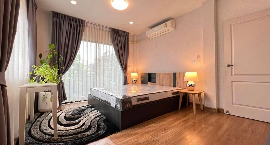 For rent and for sale 4 bedrooms house in Khlong Sam Wa, Bangkok