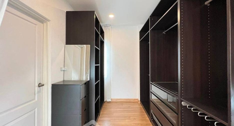 For rent and for sale 4 bedrooms house in Khlong Sam Wa, Bangkok