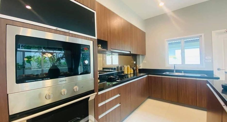 For sale 3 bedrooms house in East Pattaya, Pattaya