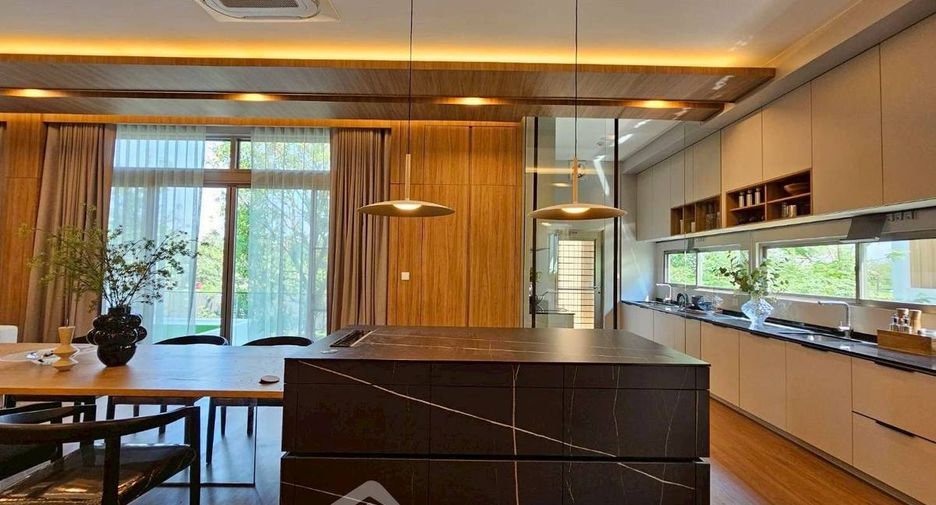 For rent 4 bedrooms house in Saphan Sung, Bangkok