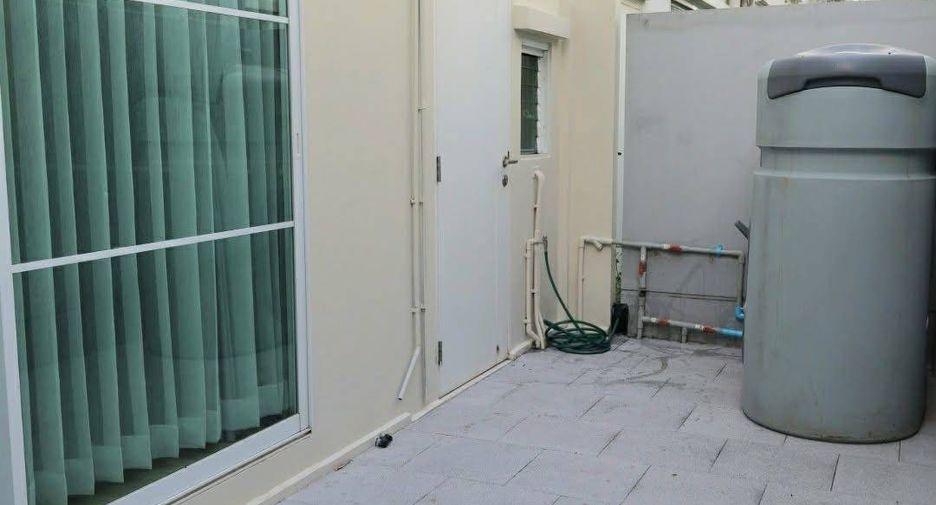 For rent 3 bedrooms townhouse in Prawet, Bangkok