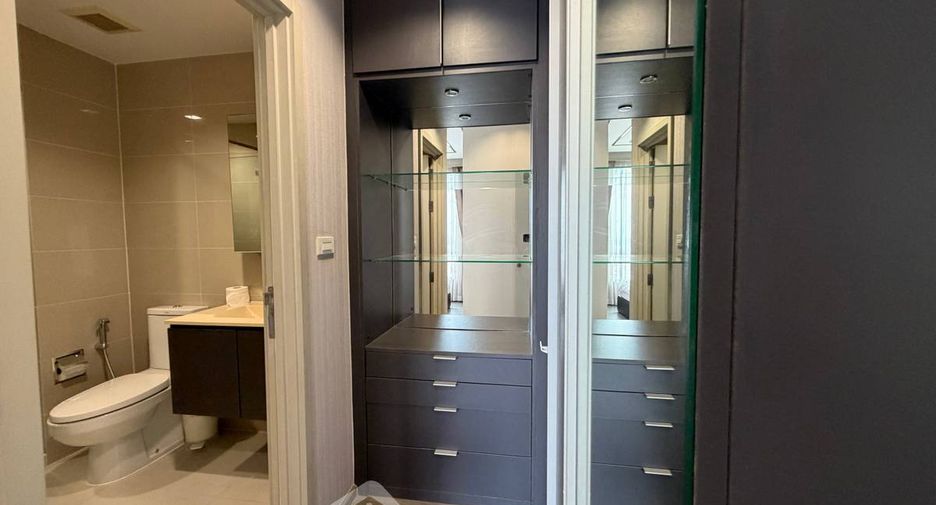 For rent 2 bedrooms condo in Khlong San, Bangkok