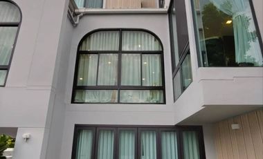 Haus zur Miete mit 5 Zimmer in Saphan Sung, Bangkok