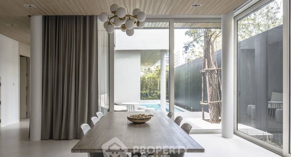 For rent 3 bedrooms condo in Jomtien, Pattaya