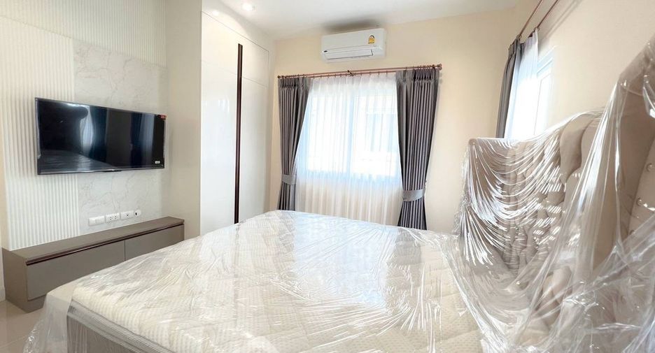 Casa en alquiler de 3 habitaciones en Bang Lamung, Chonburi