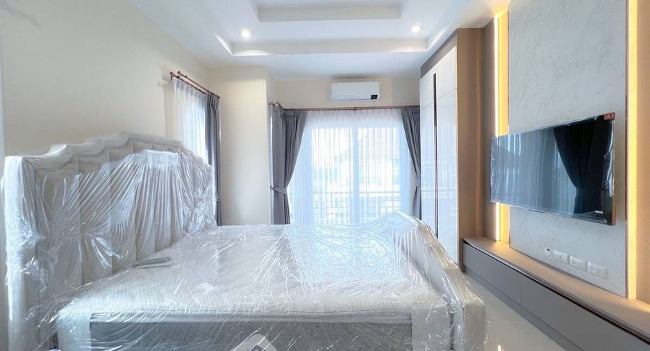 Casa en alquiler de 3 habitaciones en Bang Lamung, Chonburi