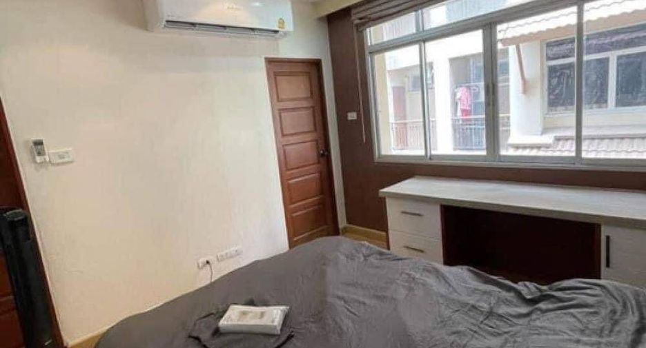 Haus zur Miete mit 3 Zimmer in Saphan Sung, Bangkok