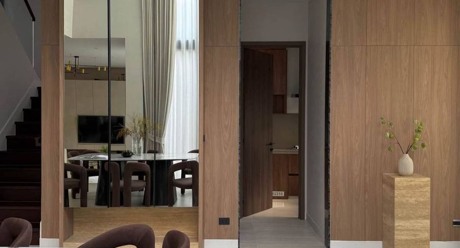 For rent 3 bedrooms house in Bang Kapi, Bangkok