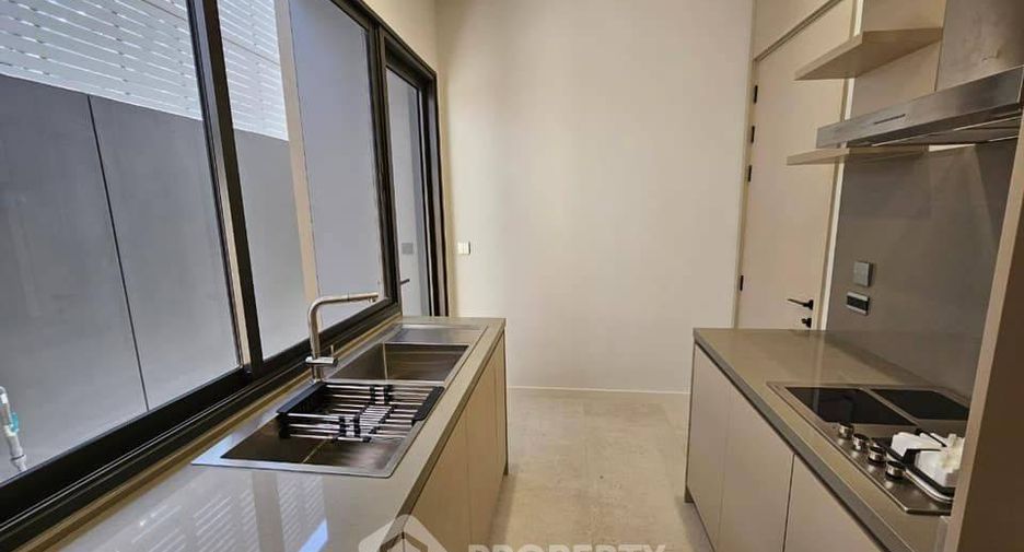 For rent 4 bedrooms house in Wang Thonglang, Bangkok