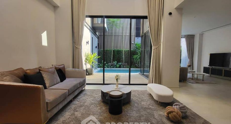 For rent 4 bedrooms house in Wang Thonglang, Bangkok