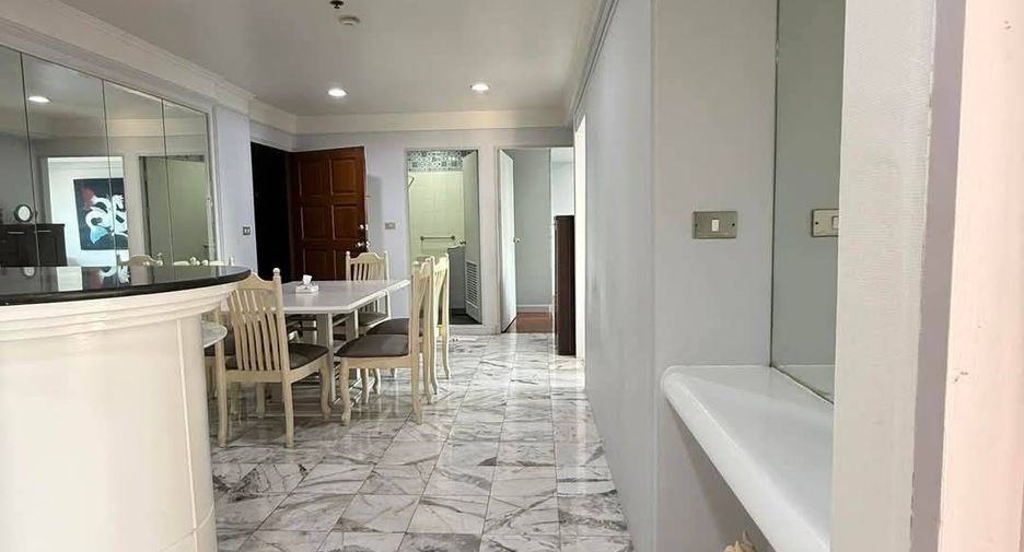 For rent 3 bedrooms condo in Watthana, Bangkok