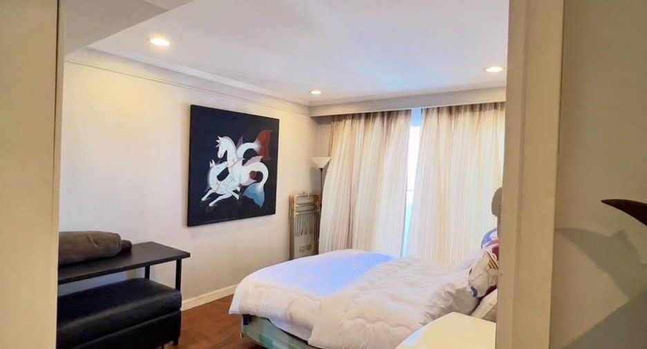 For rent 3 bedrooms condo in Watthana, Bangkok