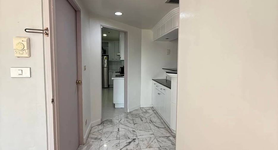 For rent 3 bedrooms condo in Watthana, Bangkok