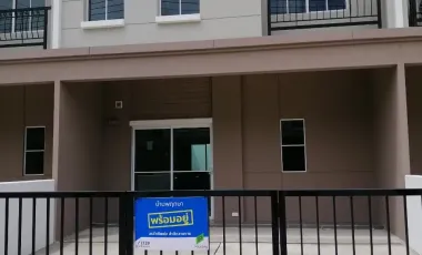 出售 和 出租 3 卧室 联排别墅 在 Lam Luk Ka, Pathum Thani