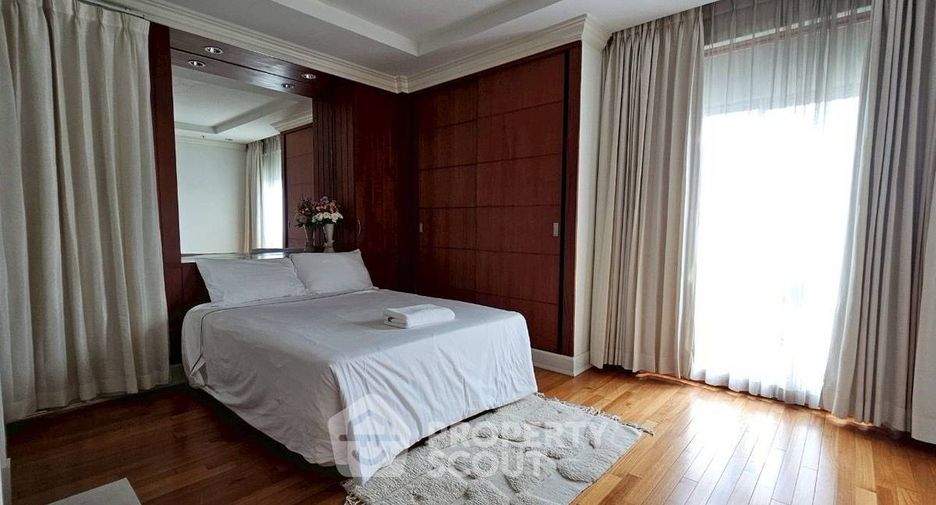 For rent 5 bedrooms condo in Pathum Wan, Bangkok