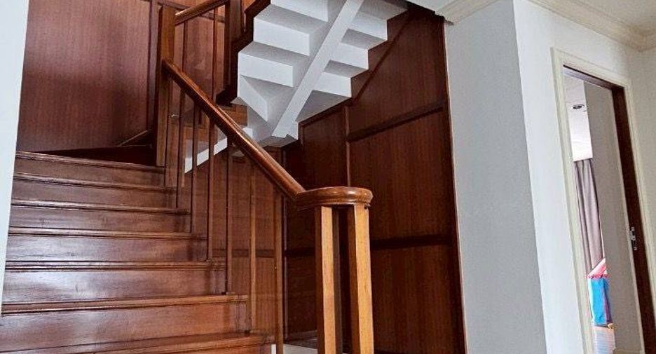 For rent 5 bedrooms condo in Pathum Wan, Bangkok
