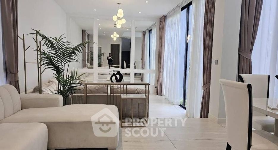 For rent 4 bedrooms house in Bang Kapi, Bangkok