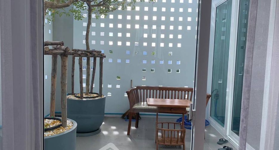 For rent 4 bedrooms house in Saphan Sung, Bangkok
