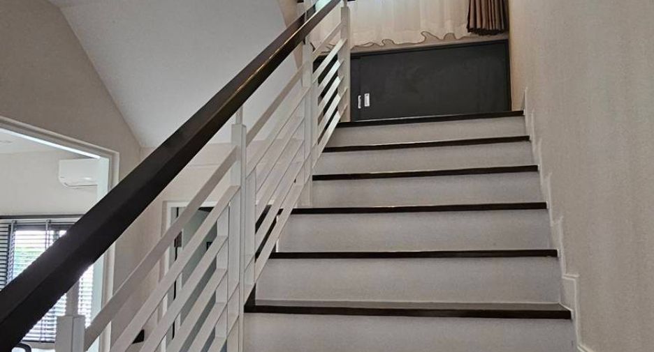 For rent 5 bedrooms house in Bang Kapi, Bangkok