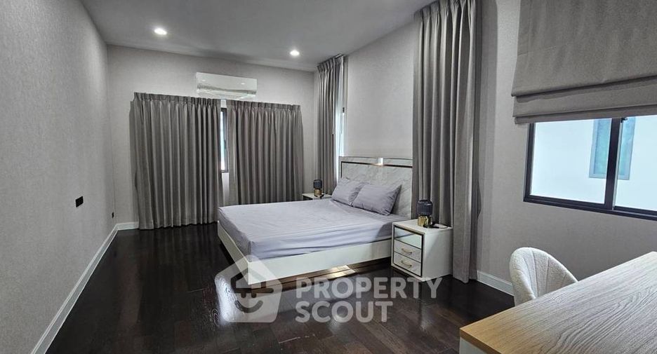 For rent 5 bedrooms house in Bang Kapi, Bangkok