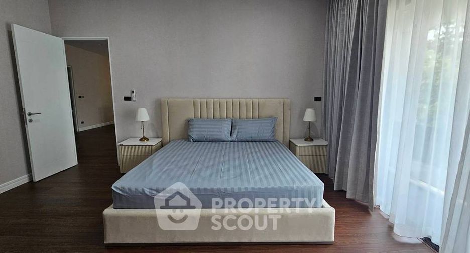 For rent 5 bedrooms house in Bang Kapi, Bangkok