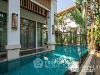 For rent 4 bedrooms house in Yan Nawa, Bangkok