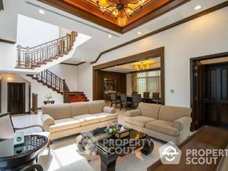 For rent 4 bedrooms house in Yan Nawa, Bangkok