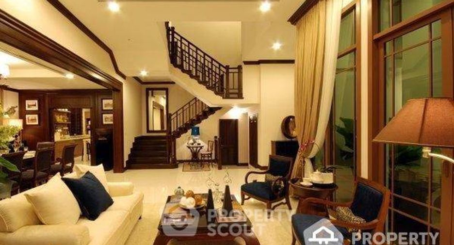 Haus zur Miete mit 4 Zimmer in Yan Nawa, Bangkok