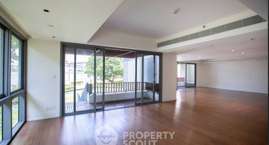 For rent 4 bedrooms condo in Yan Nawa, Bangkok