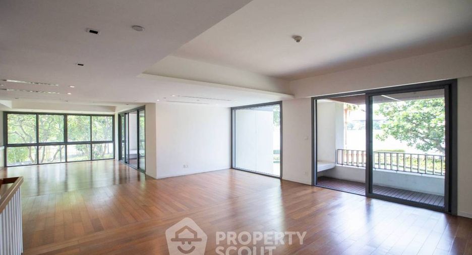 For rent 4 bedrooms condo in Yan Nawa, Bangkok