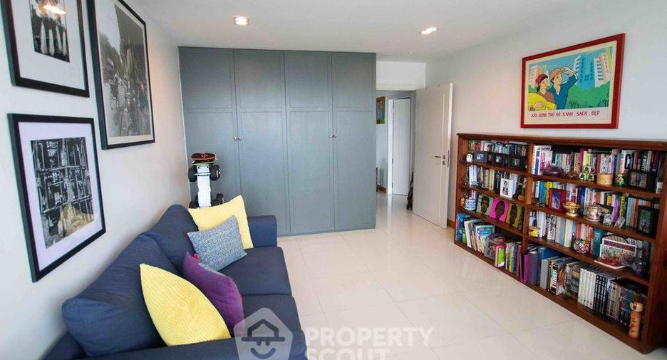 For rent 3 bedrooms condo in Watthana, Bangkok