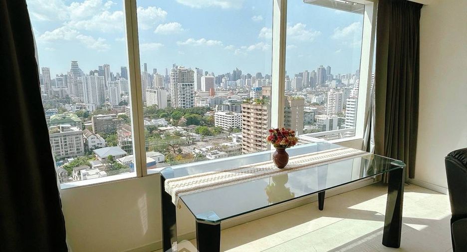 For rent 3 bedrooms condo in Watthana, Bangkok
