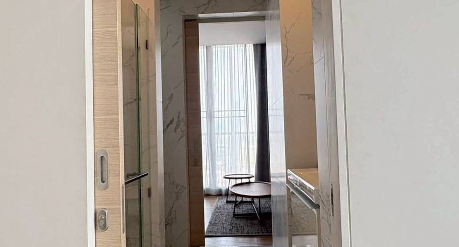 For rent 3 bedrooms condo in Khlong Toei, Bangkok