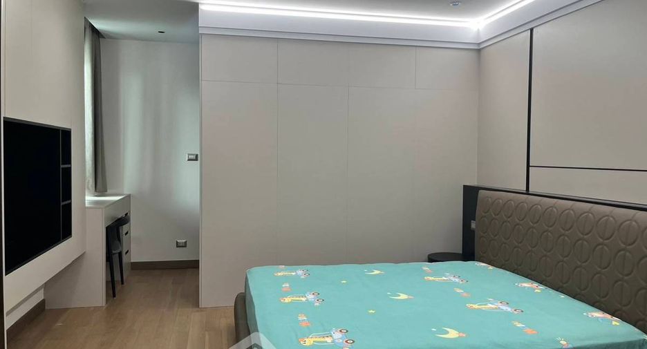 For rent 3 bedrooms condo in Watthana, Bangkok