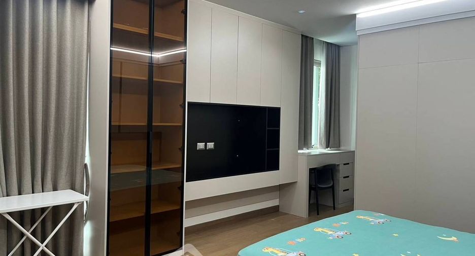 For rent 3 bedrooms condo in Watthana, Bangkok