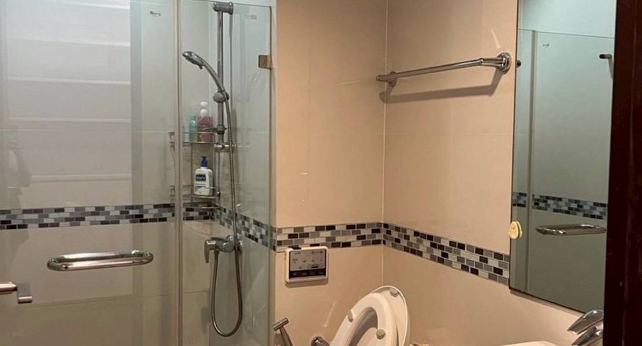 Аренда 3 спальни кондо в Ратчатхещи, Бангкок