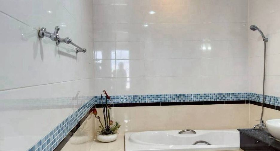 Wohnung zur Miete mit 3 Zimmer in Khlong Toei, Bangkok