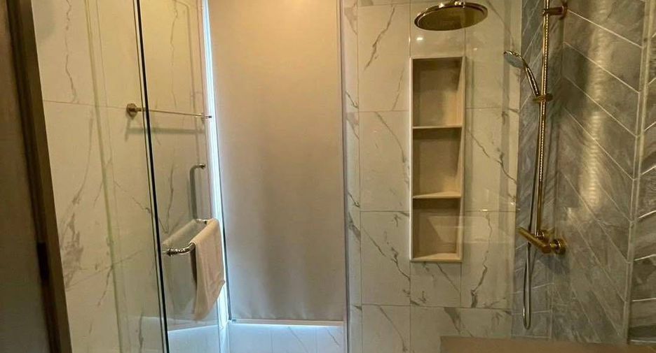 For rent 3 bedrooms condo in Khlong Toei, Bangkok