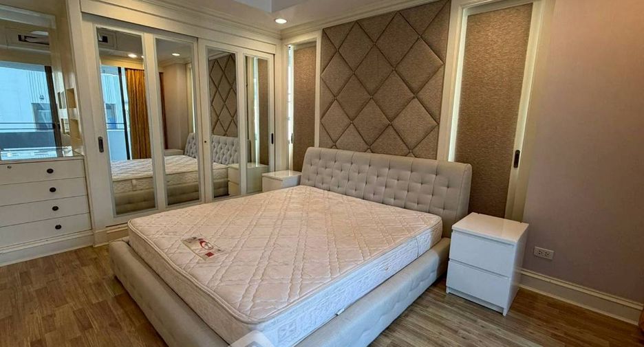 For rent 3 bedrooms condo in Khlong Toei, Bangkok