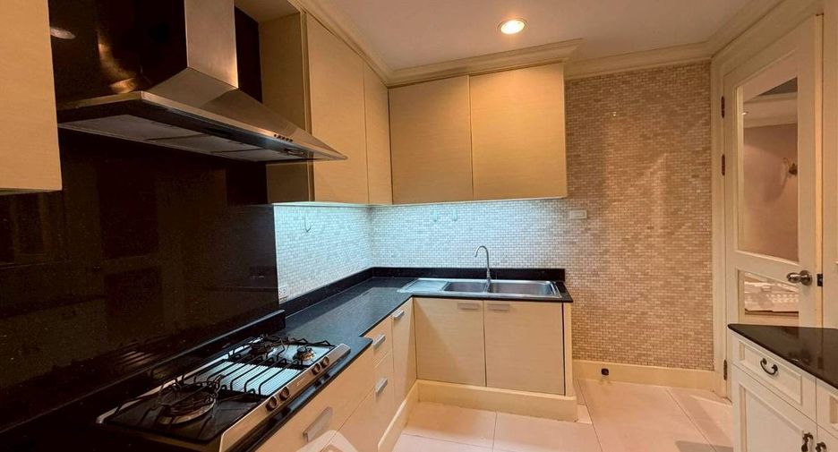 For rent 3 bedrooms condo in Khlong Toei, Bangkok