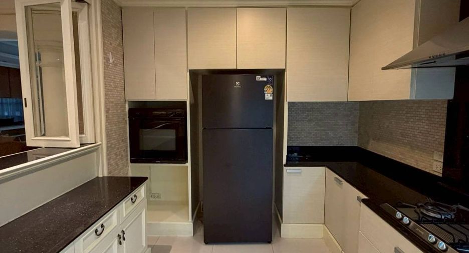For rent 3 bedrooms condo in Khlong Toei, Bangkok