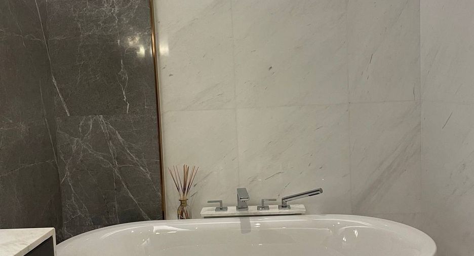 For rent 1 bed condo in Pathum Wan, Bangkok