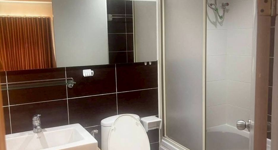 For rent 3 bedrooms condo in Watthana, Bangkok
