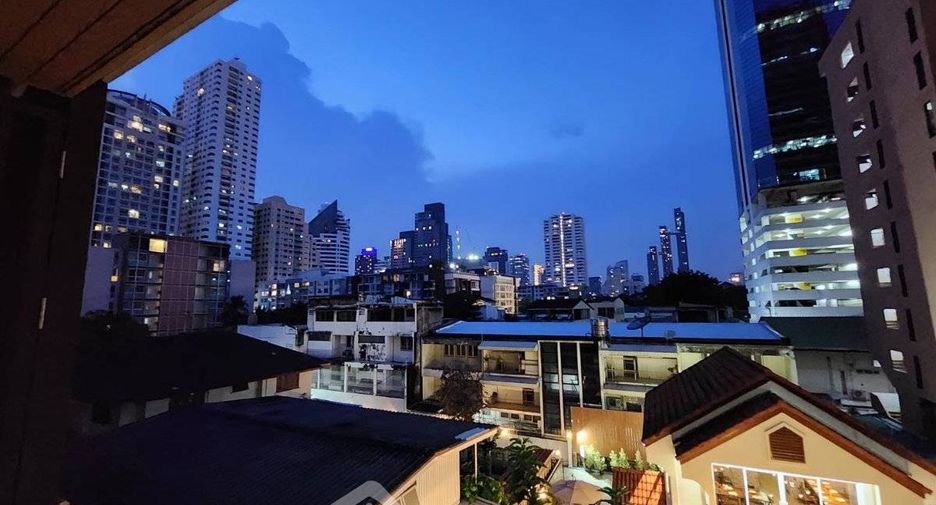For rent 2 bedrooms condo in Watthana, Bangkok