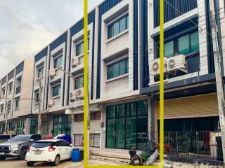 For rent 3 bedrooms townhouse in Phra Samut Chedi, Samut Prakan