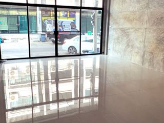 For rent 3 bedrooms townhouse in Phra Samut Chedi, Samut Prakan