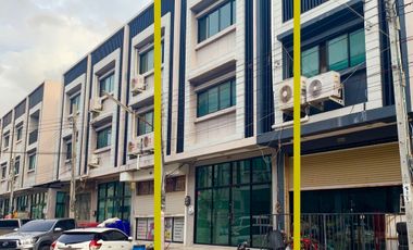 For rent 3 bedrooms townhouse in Phra Samut Chedi, Samut Prakan